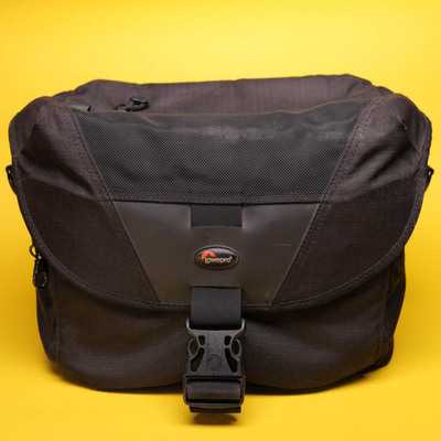 Lowepro Stealth Reporter D300 AW | Fotobrašna